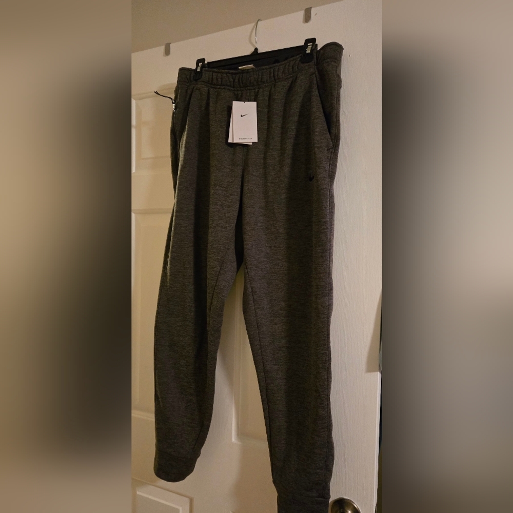 Men's  Therma Fit Standard Fit Medium  Jogging Pants
